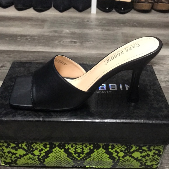 Cape Robbin slip on heels 👠 - Picture 1 of 3